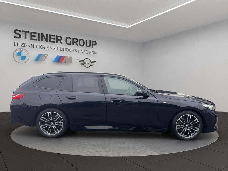 Gebraucht BMW 520 M Sport 197 PS (144 kW) 2025 Schwarz Kombi