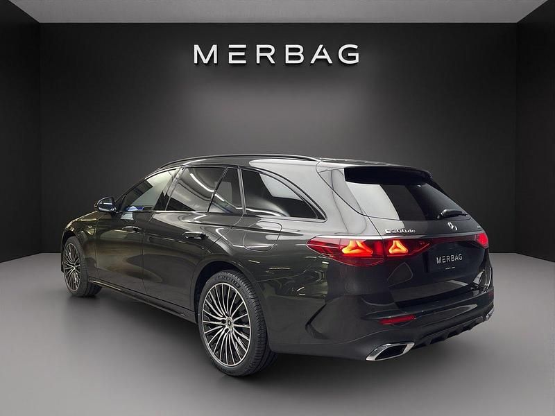 Neu Mercedes E300 197 PS (144 kW) 2025 Grau Kombi