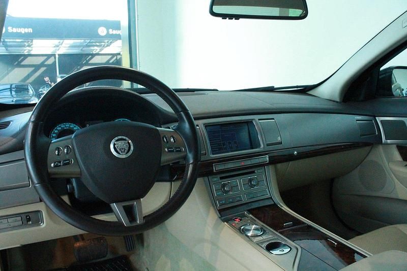 Gebraucht Jaguar XF Premium Luxury 275 PS (202 kW) 2010 Schwarz Limousine