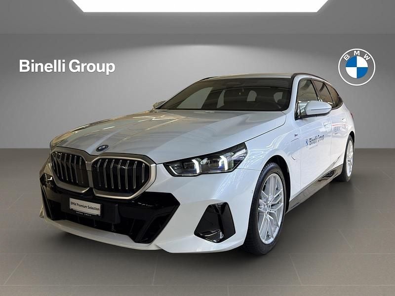 Weiss Gebraucht 2025 BMW 530e M Sport Kombi | CHF 61’900 - Bild 1/4
