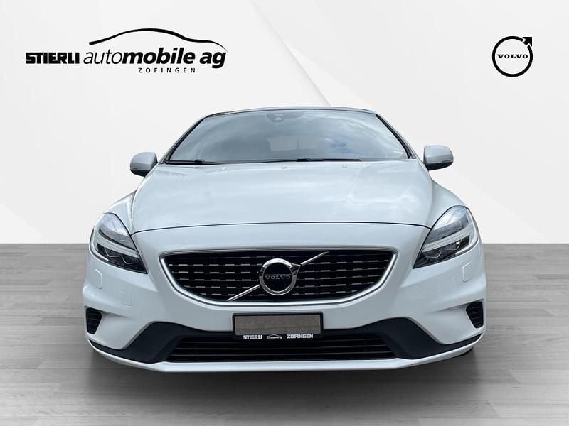Gebraucht Volvo V40 Dynamic 122 PS (89 kW) 2018 Weiss Kombi