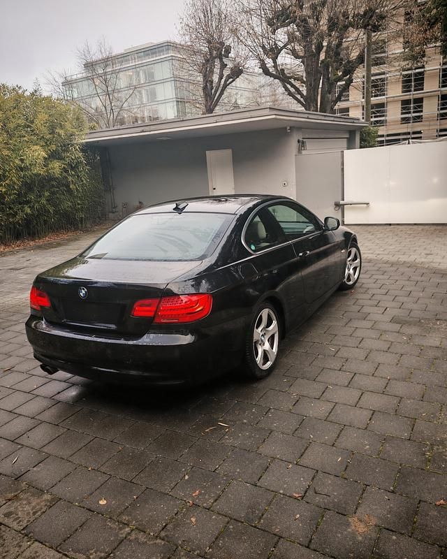 Gebraucht BMW 325 204 PS (150 kW) 2010 Coupé