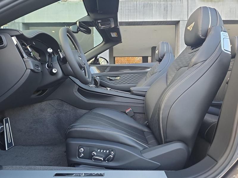 Neu Bentley Continental 771 PS (567 kW) 2025 Anthrazit Cabrio