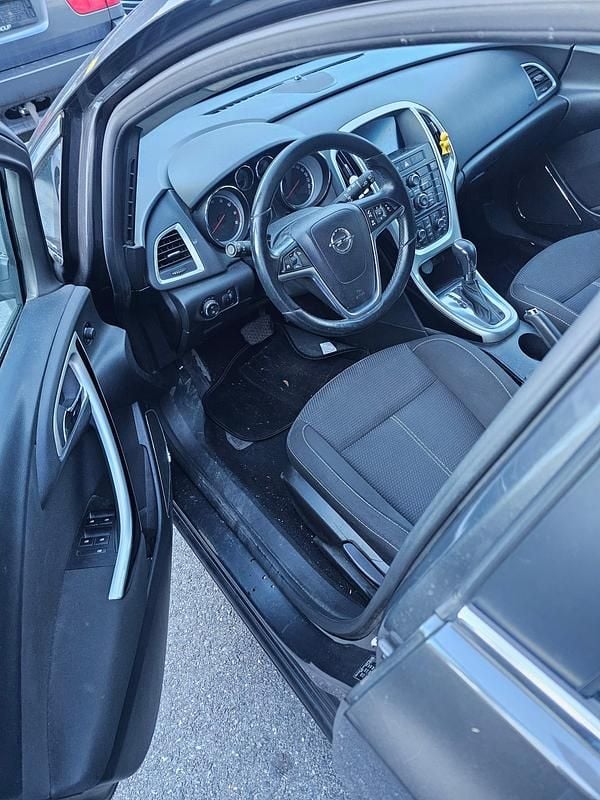 Gebraucht Opel Astra Enjoy 180 PS (132 kW) 2011