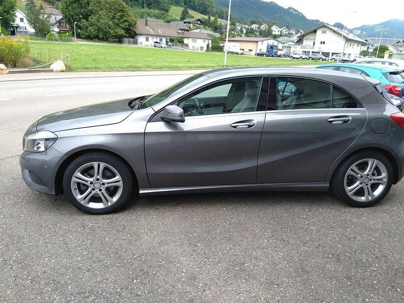 Gebraucht Mercedes A180 Urban 122 PS (89 kW) 2013 Limousine