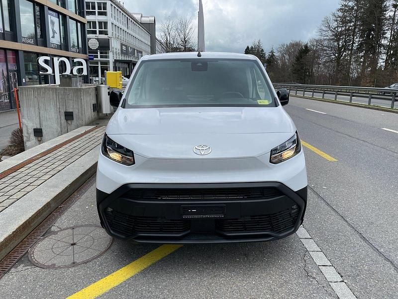 Neu Toyota Proace City Advance 100 kW (136 PS) 2025 Van / Kleinbus