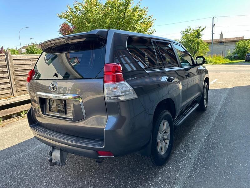 Gebraucht Toyota Land Cruiser Luna 173 PS (127 kW) 2010 SUV