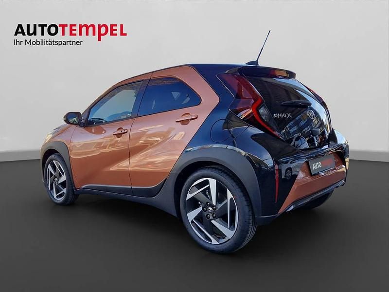 Neu Toyota Aygo X Style 116 PS (85 kW) 2026 Orange SUV