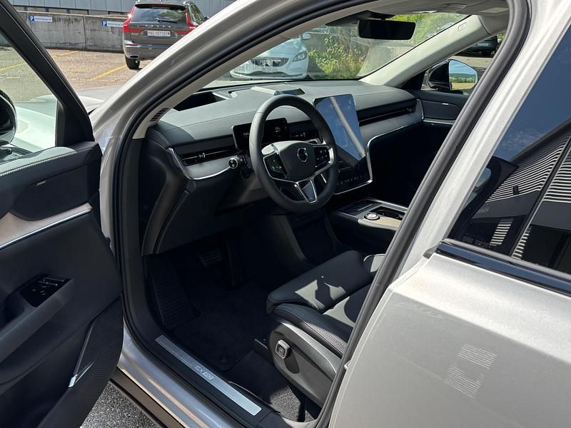 Neu Volvo EX90 Plus 300 kW (408 PS) 2025 Silber SUV