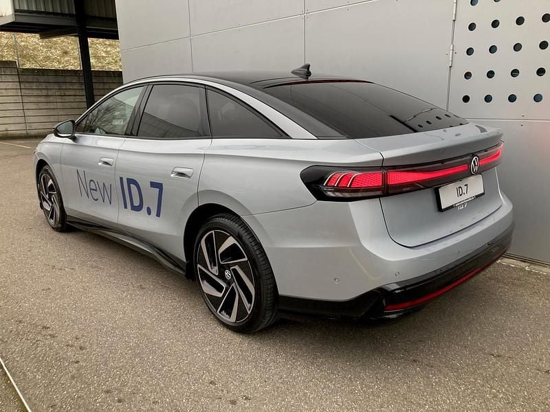 Gebraucht VW ID.7 Pro 210 kW (286 PS) 2023 Mehrfarbig Kleinwagen