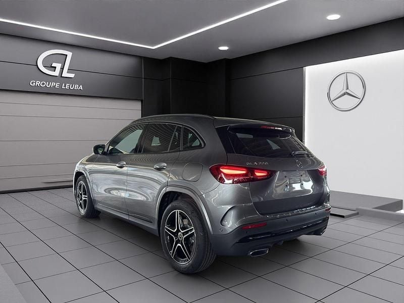 Gebraucht Mercedes GLA220 190 PS (139 kW) 2025 Grau SUV