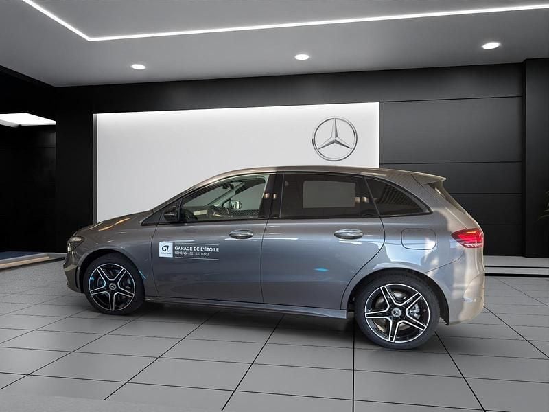 Gebraucht Mercedes B250e 217 PS (159 kW) 2025 Grau Van / Kleinbus