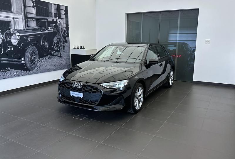 Schwarz Gebraucht 2025 Audi A3 Attraction Limousine | CHF 39’990 - Bild 1/4
