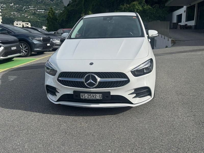Gebraucht Mercedes B200 AMG line 163 PS (119 kW) 2019 Van / Kleinbus