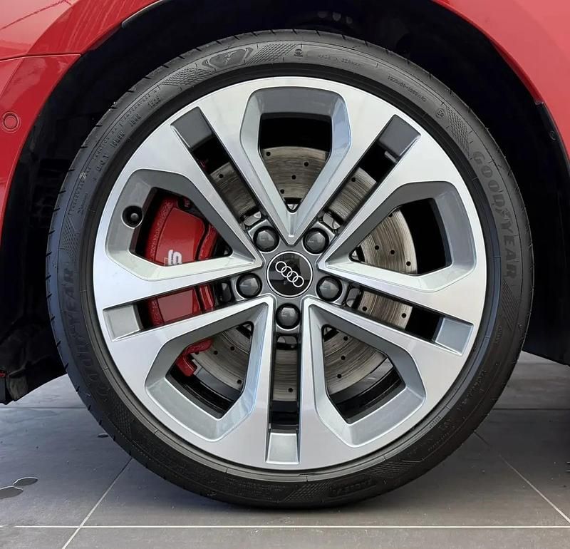 Gebraucht Audi S3 333 PS (244 kW) 2026 Rot Limousine