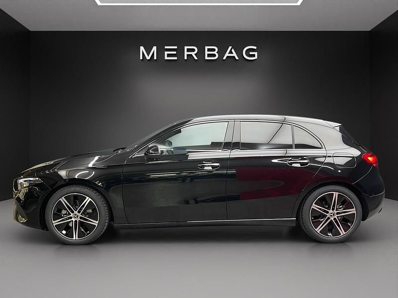 Neu Mercedes A200 Night 163 PS (119 kW) 2025 Schwarz Limousine