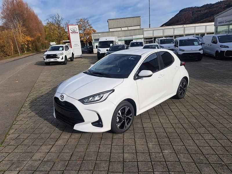 Neu Toyota Yaris Hybrid Trend 116 PS (85 kW) 2025