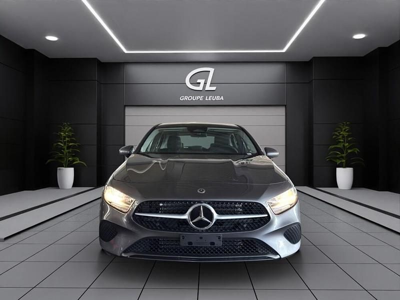 Neu Mercedes A220 190 PS (139 kW) 2025 Grau Limousine