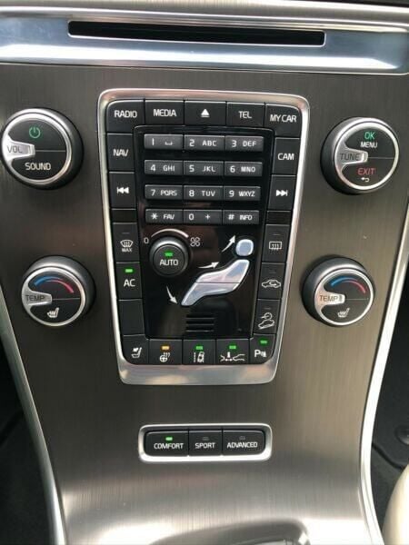 Gebraucht Volvo XC60 R-Design Momentum 304 PS (223 kW) 2015 SUV