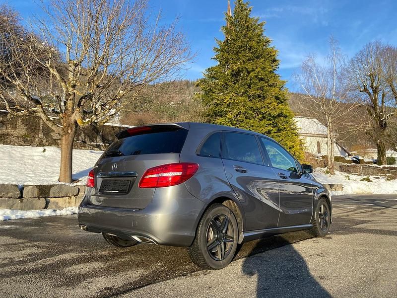 Gebraucht Mercedes B220 Style 177 PS (130 kW) 2017 Grau Van / Kleinbus