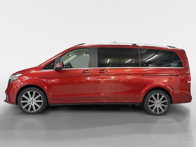 Gebraucht Mercedes V300 Avantgarde 237 PS (174 kW) 2023 Rot Van / Kleinbus