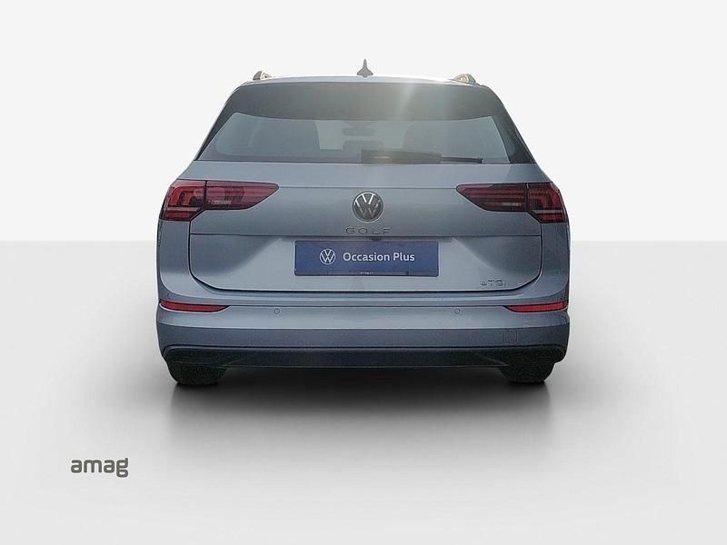 Gebraucht VW Golf VIII Life 150 PS (110 kW) 2025 Oyster silver metallic Kombi