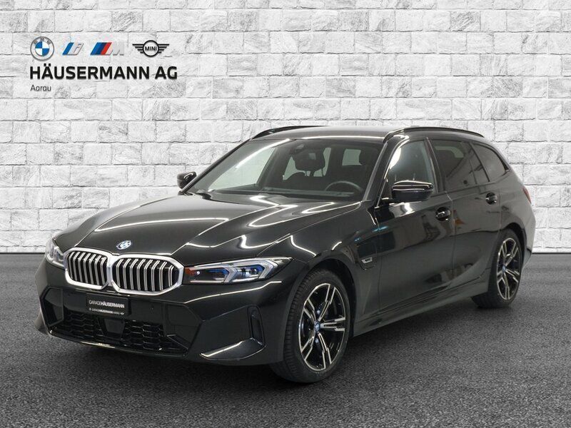 Schwarz Gebraucht 2022 BMW 330e M Sport Kombi | CHF 39’500 (Fairer Preis) - Bild 1/4