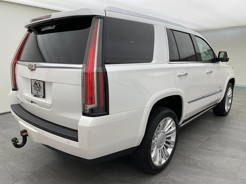 Gebraucht Cadillac Escalade 426 PS (313 kW) 2017 Weiss SUV