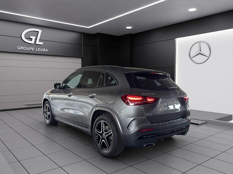 Gebraucht Mercedes GLA220 190 PS (139 kW) 2025 Grau SUV