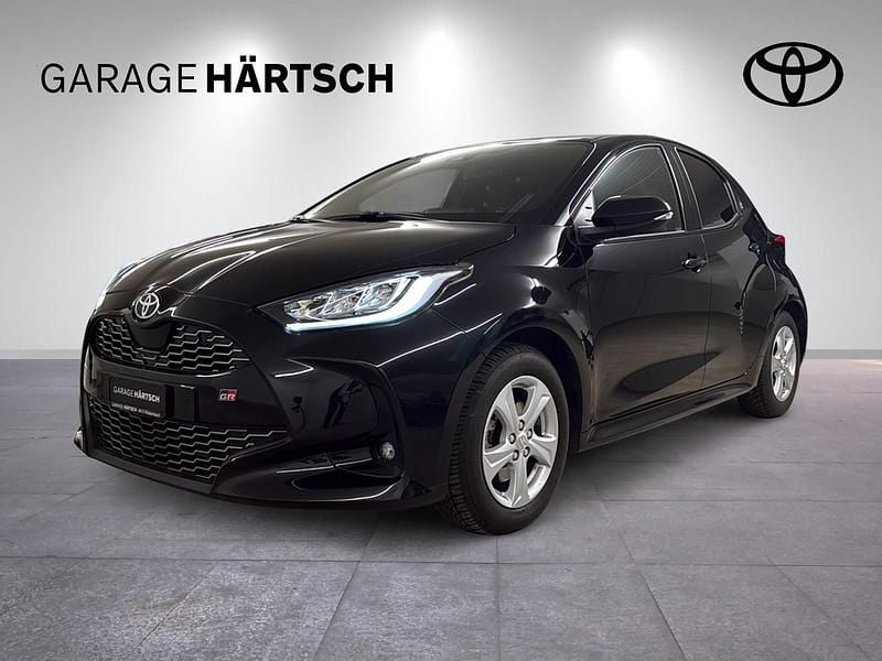 Schwarz Gebraucht 2023 Toyota Yaris Hybrid Sport Limousine | CHF 26’990 (Etwas zu teuer) - Bild 1/4