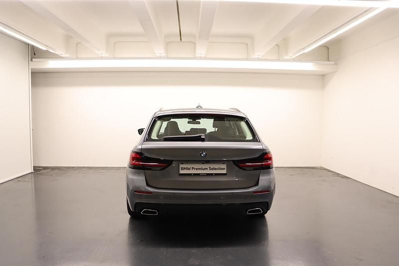 Gebraucht BMW 520 Comfort Edition 201 PS (147 kW) 2023 Grau Kombi