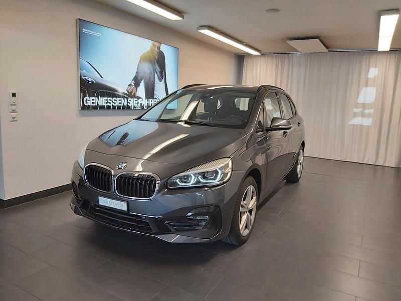 Grau Gebraucht 2019 BMW 218 Active Tourer Sport Line Van / Kleinbus | CHF 17’900 (Fairer Preis) - Bild 1/4