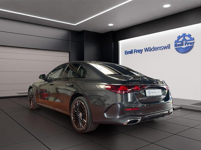 Neu Mercedes E220 AMG line 220 PS (161 kW) 2025 Grau Limousine