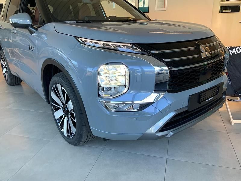 Blau Neu 2025 Mitsubishi Outlander P-HEV Instyle SUV | CHF 59’900 (Fairer Preis) - Bild 1/4