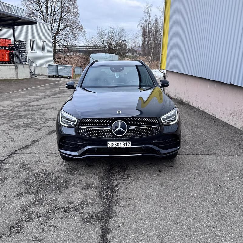 Gebraucht Mercedes GLC300 AMG line 245 PS (180 kW) 2022
