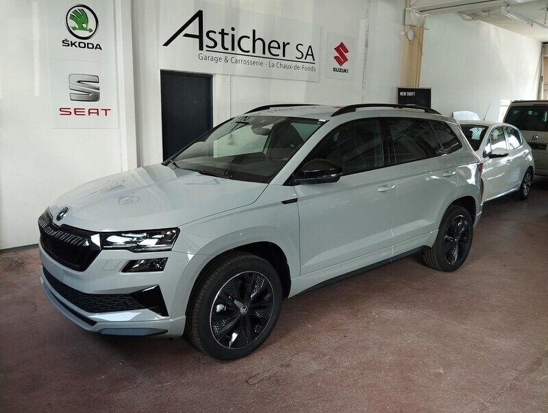 Neu Skoda Karoq SportLine 190 PS (139 kW) 2025 Grau SUV