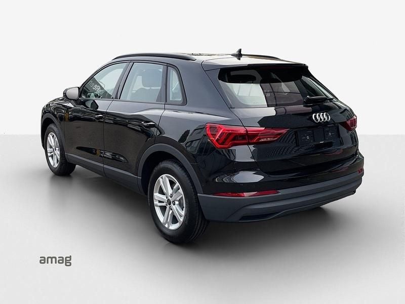 Gebraucht Audi Q3 Attraction 150 PS (110 kW) 2024 Mythosschwarz metallic SUV