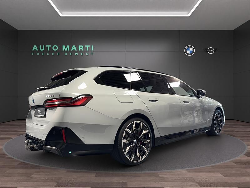 Gebraucht BMW 550e Comfort Edition 489 PS (359 kW) 2025 Grau Kombi