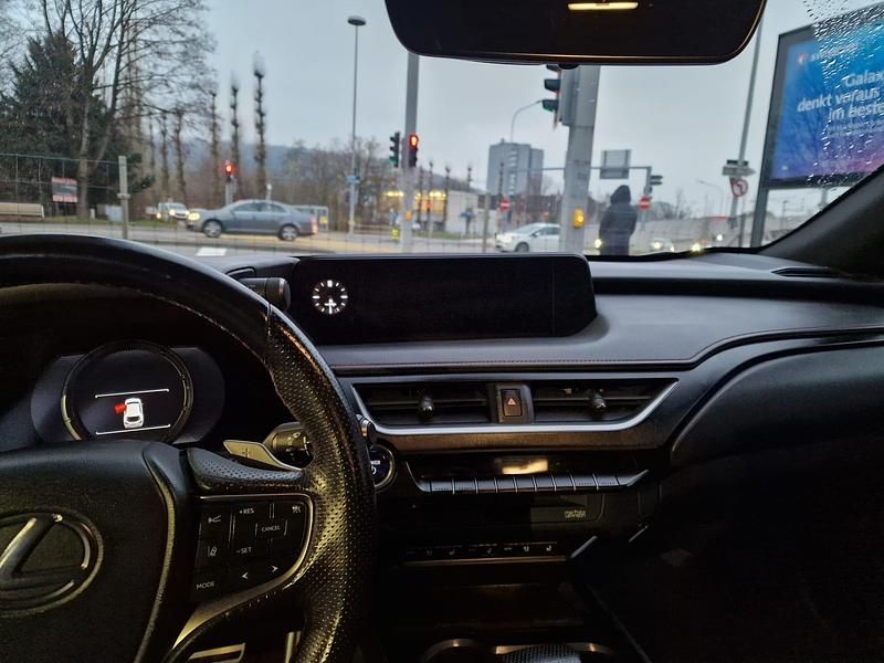 Gebraucht Lexus UX 250h Launch Edition 183 PS (134 kW) 2019 SUV