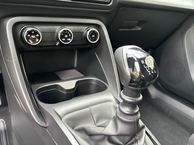 Neu Citroën C3 100 PS (73 kW) 2025 Grau Limousine