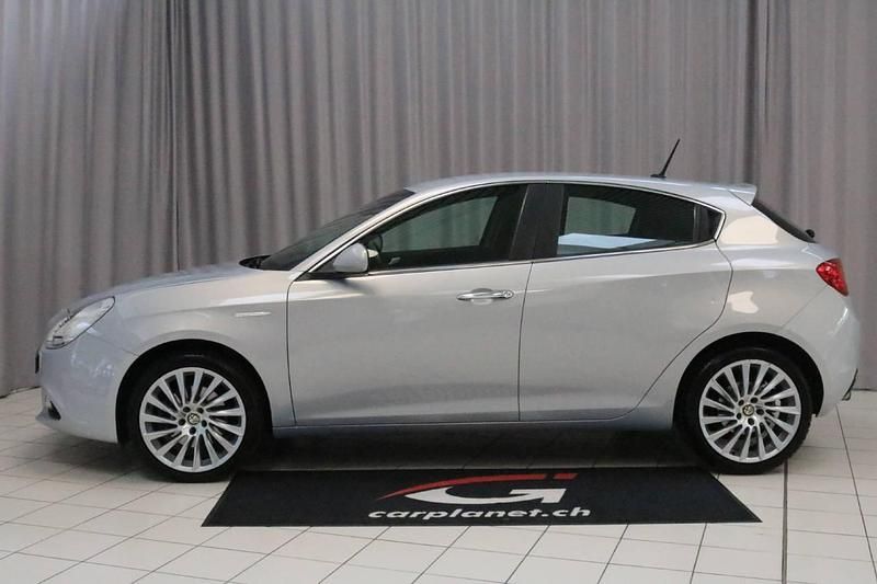 Gebraucht Alfa Romeo Giulietta Exclusive 170 PS (125 kW) 2016 Grau Limousine