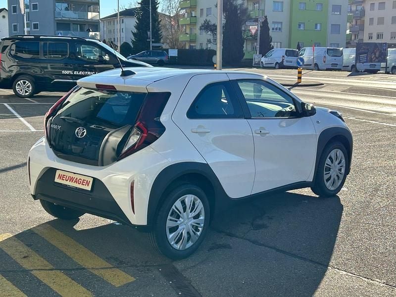 Gebraucht Toyota Aygo X Comfort 72 PS (52 kW) 2024 Weiss SUV