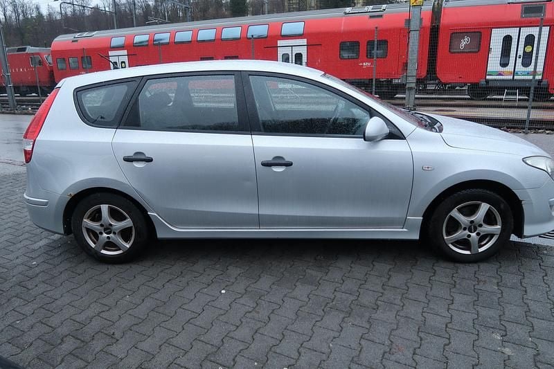 Gebraucht Hyundai i30 Style 126 PS (92 kW) 2010 Kombi