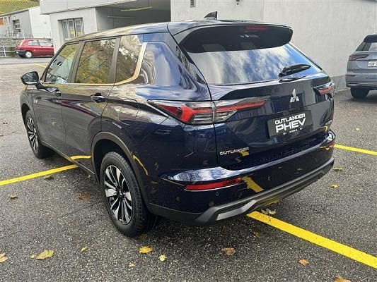 Neu Mitsubishi Outlander P-HEV Invite 306 PS (225 kW) 2025 Blau SUV