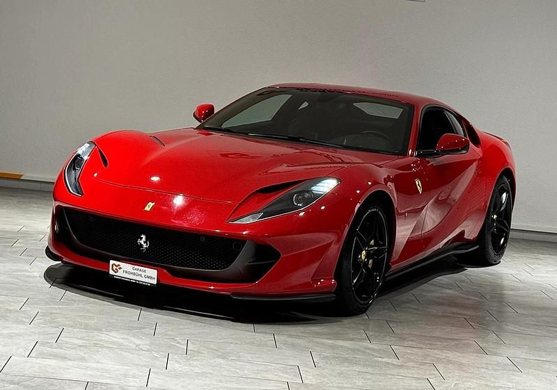 Gebraucht Ferrari 812 796 PS (585 kW) 2018 Rot Coupé