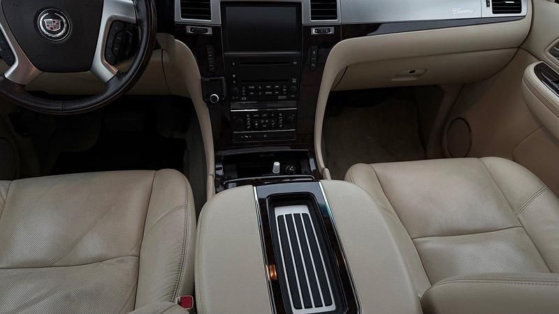 Gebraucht Cadillac Escalade 409 PS (300 kW) 2008 SUV