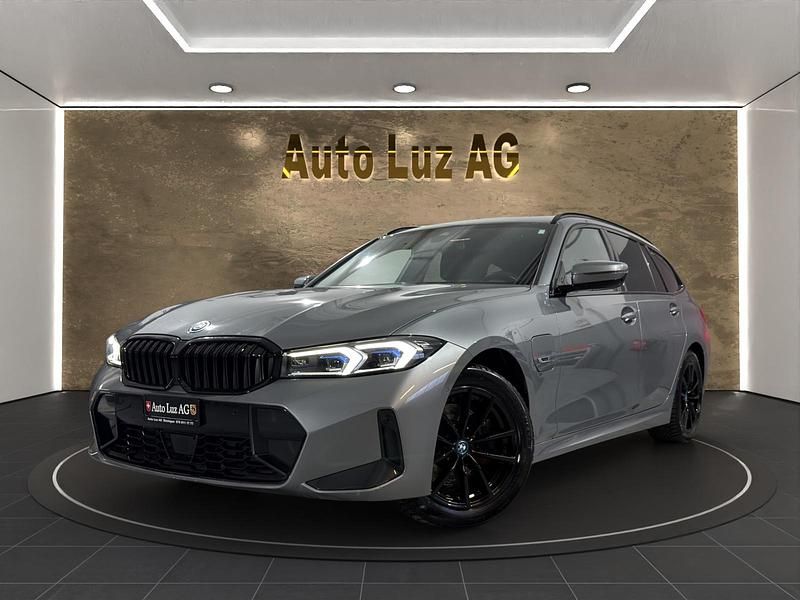 Gebraucht 2022 BMW 330e M Sport Kombi | CHF 31’990 (Etwas zu teuer) - Bild 1/4