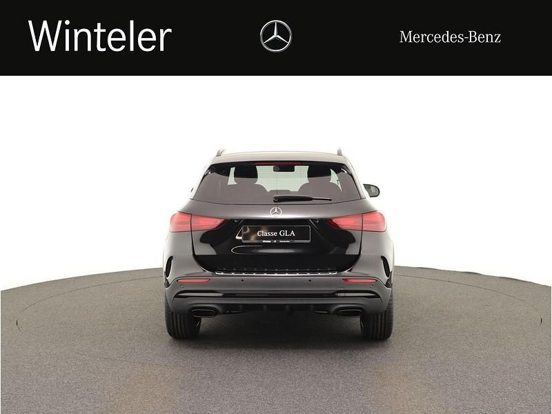 Neu Mercedes GLA200 Night 163 PS (119 kW) 2025 Schwarz SUV
