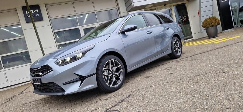 Silber Gebraucht 2025 Kia Ceed Sportswagon GT-Line Kombi | CHF 30’850 - Bild 1/4