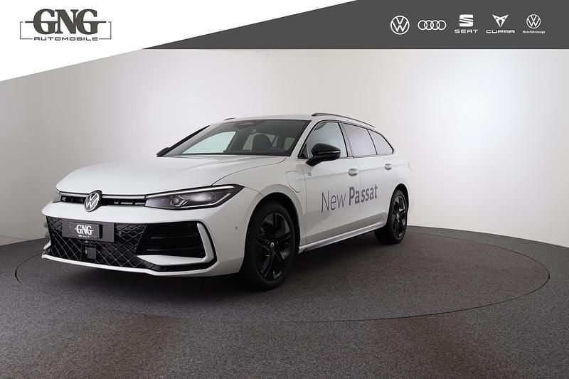 Gebraucht VW Passat R-line 272 PS (200 kW) 2024 Weiss Kombi